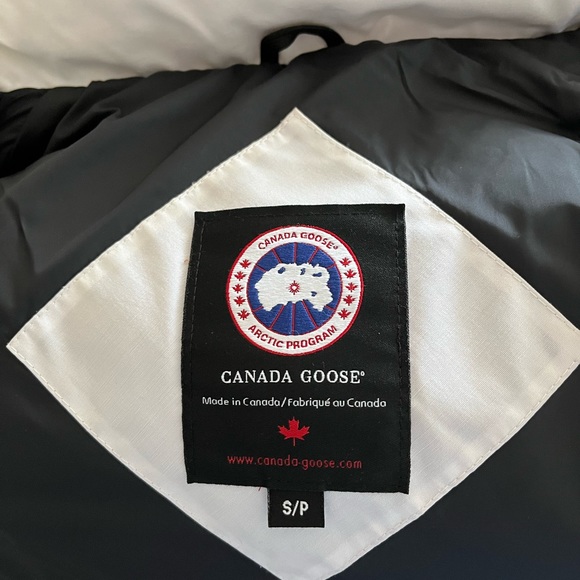 White Canada Goose parka size small. - Picture 5 of 16